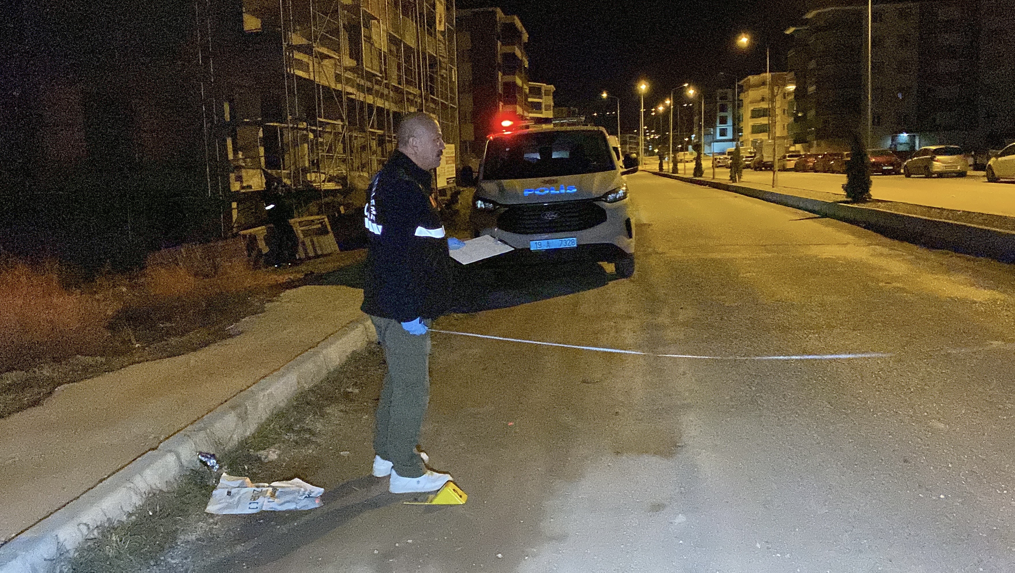 Sokak Ortasında Silah Sesleri Balkon Camına Kurşun İsabet Etti2