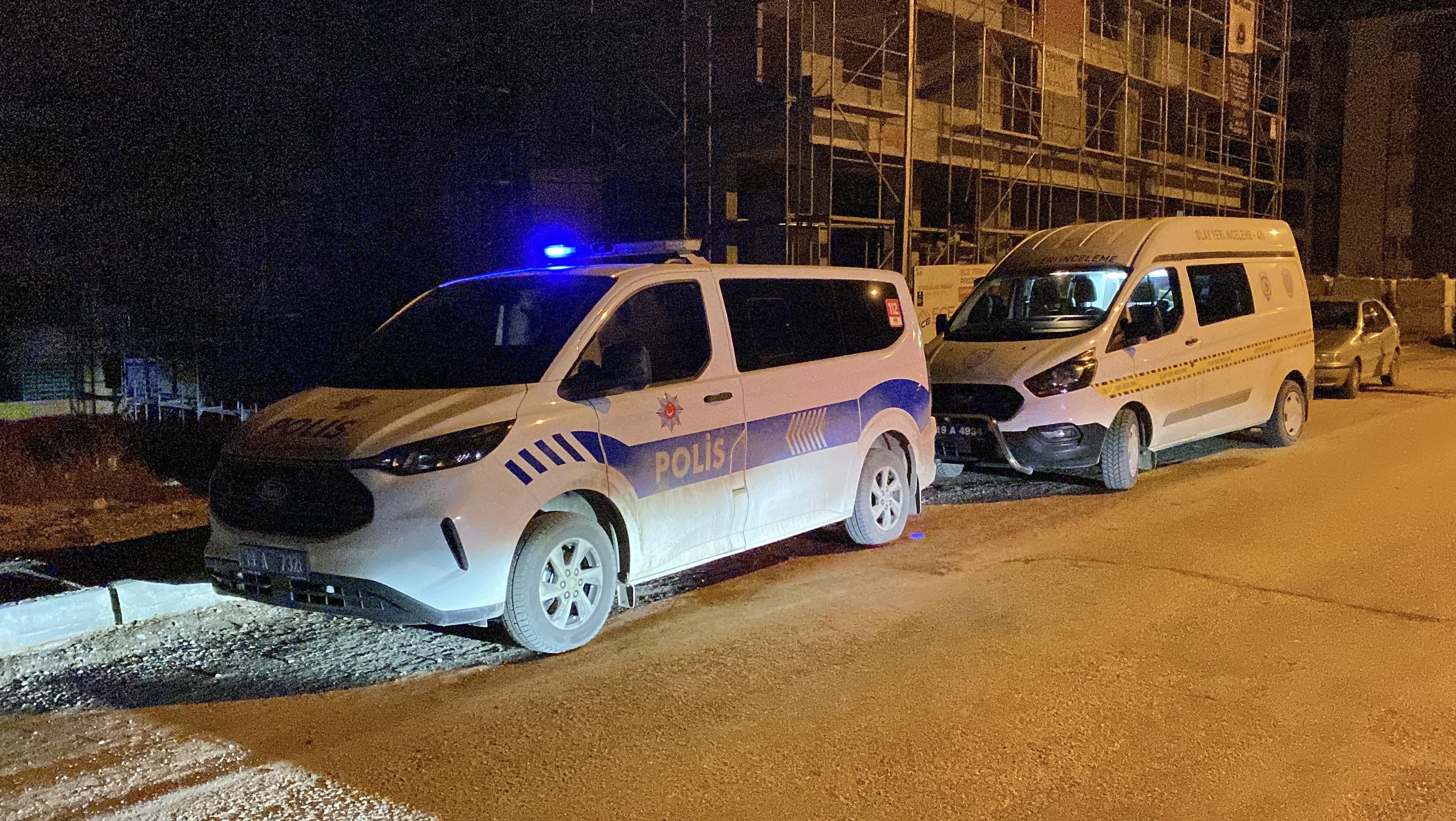 Sokak Ortasında Silah Sesleri Balkon Camına Kurşun İsabet Etti3