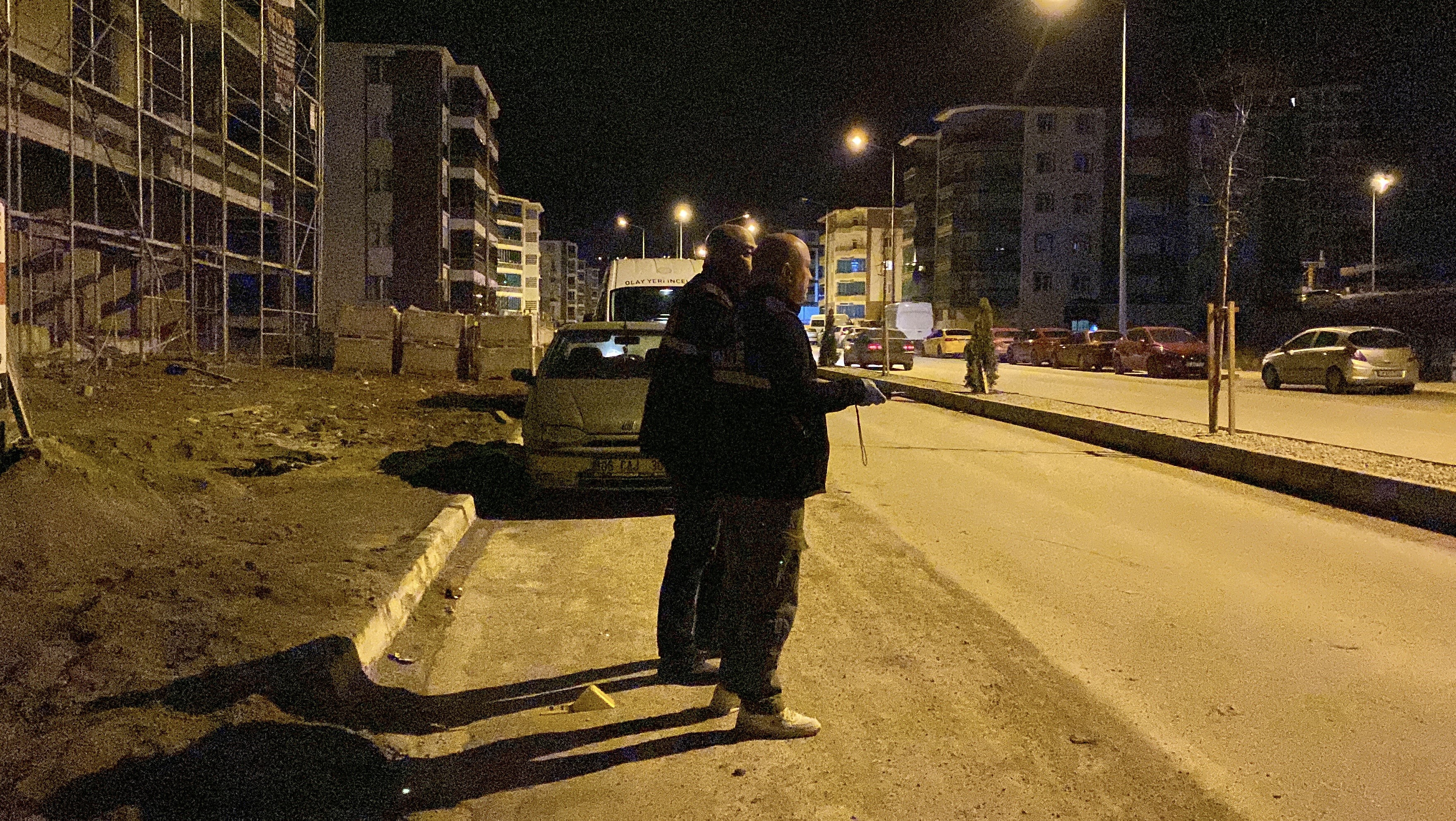 Sokak Ortasında Silah Sesleri Balkon Camına Kurşun İsabet Etti5