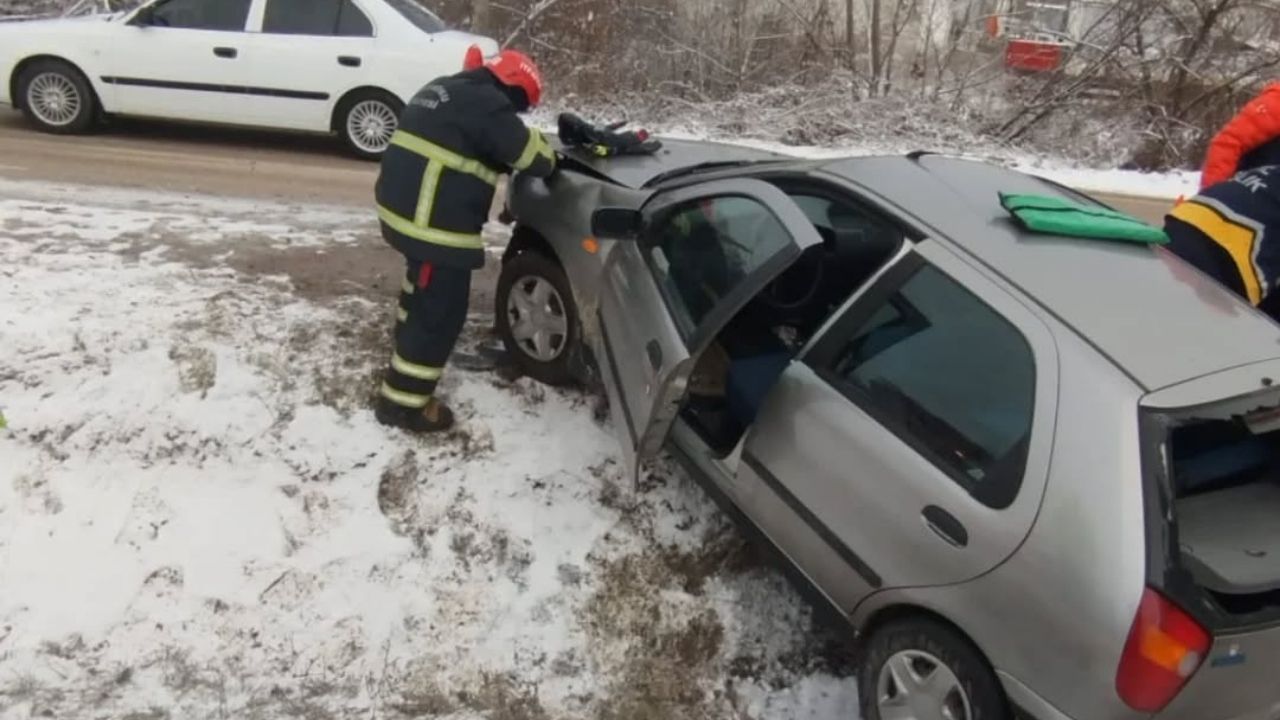 Taşköprü Yolunda Korkutan Kaza Sürücü Yaralandı (2)