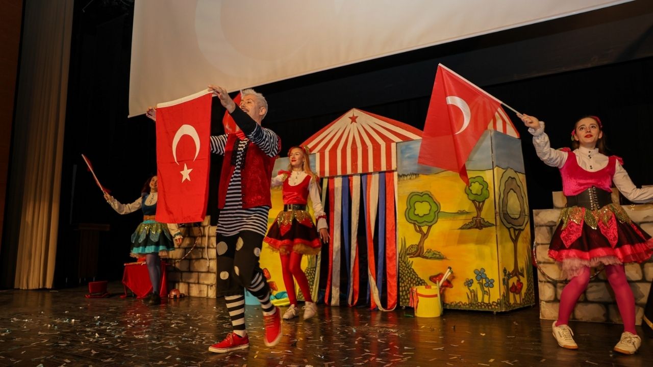 Taşköprü’de Karne Hediyesi Müzikal Miniklere Tatil Sevinci Yaşattı (5)