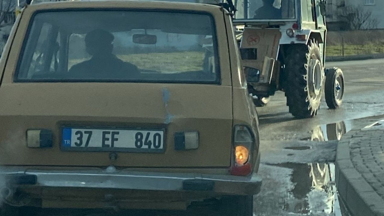 Taşköprü’de Maddi Hasarlı Kaza, Otomobil Traktörle Çarpıştı (3)