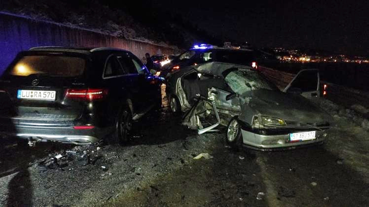 Türkeli Feci Kaza 3 Ölü (1)