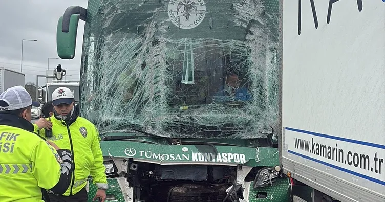 U 19 Otobüsü Tem Otoyolu’nda Kaza Yaptı, 3 Yaralı Var