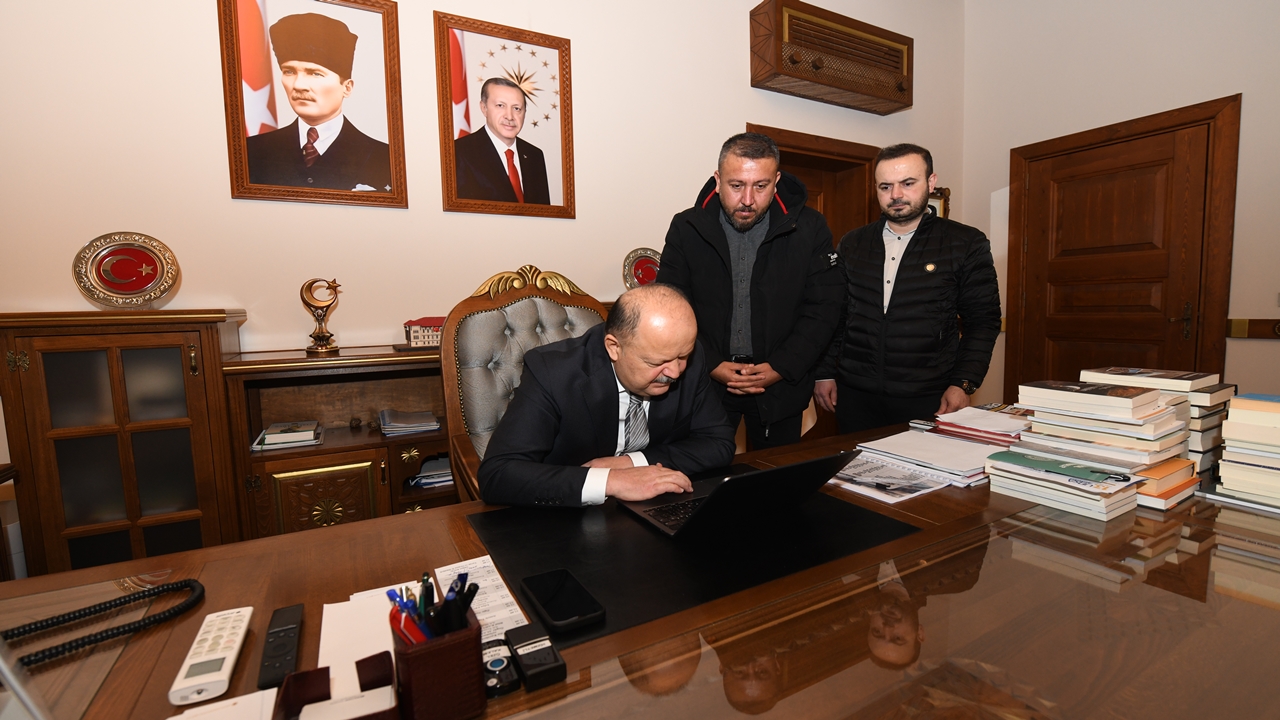 Vali Meftun Dallı Yılın Fotoğrafını Seçti (2)