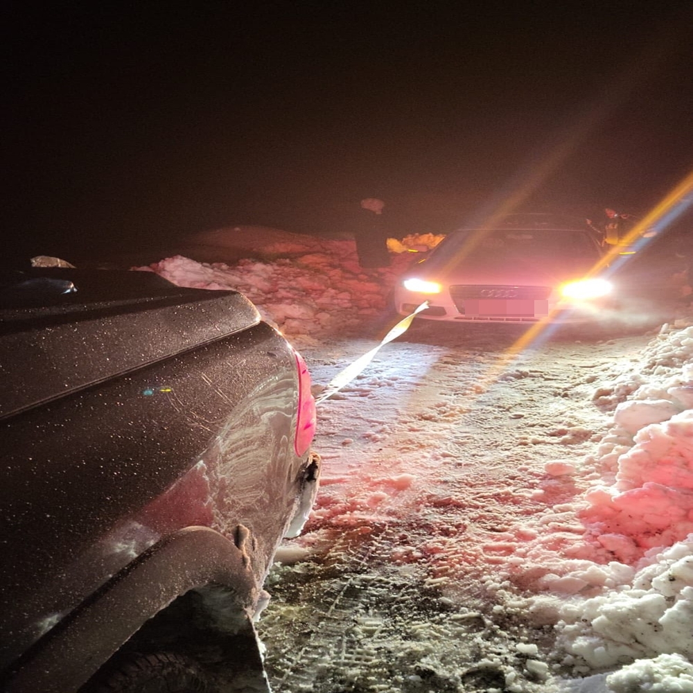 Yazlık Lastikle Yolda Kaldı (1)-1