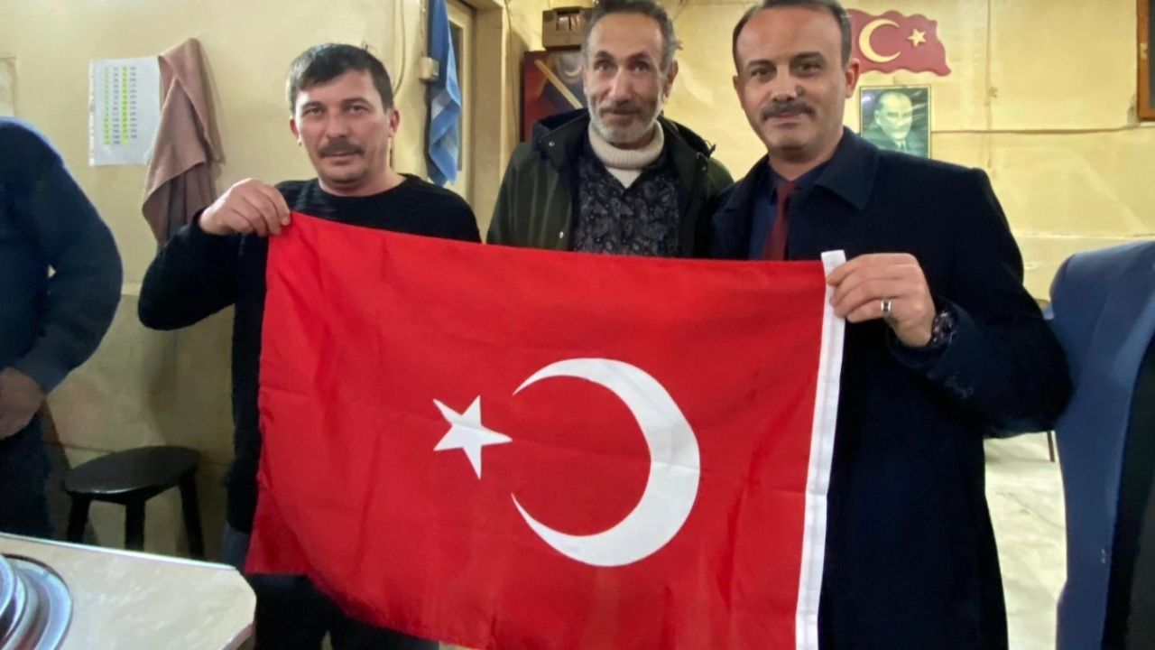 Yrp Taşköprü Teşkilatı Sahaya Indi Ziyaretlerde Türk Bayrağı Hediye Edildi (2)