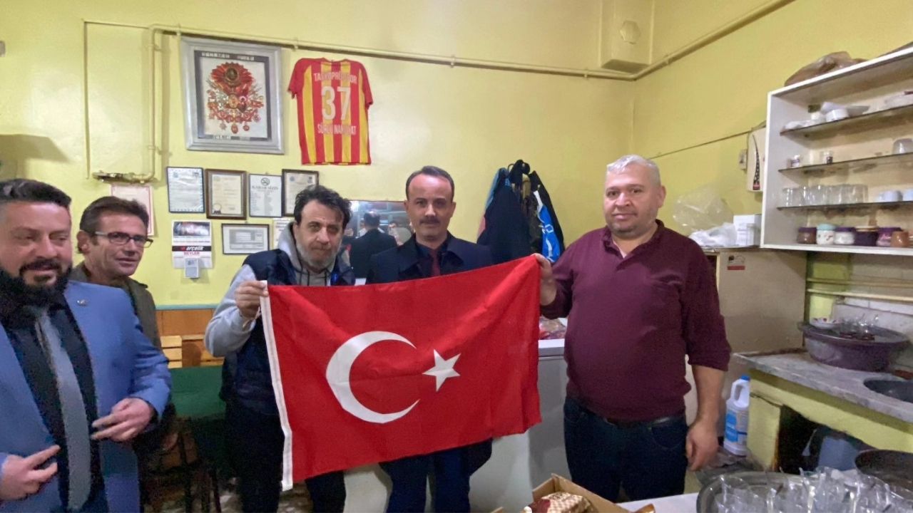 Yrp Taşköprü Teşkilatı Sahaya Indi Ziyaretlerde Türk Bayrağı Hediye Edildi (3)