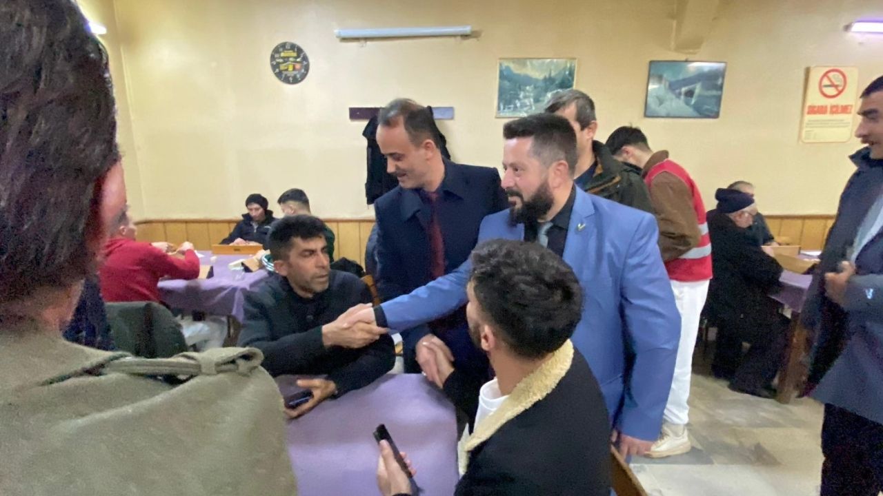 Yrp Taşköprü Teşkilatı Sahaya Indi Ziyaretlerde Türk Bayrağı Hediye Edildi (6)