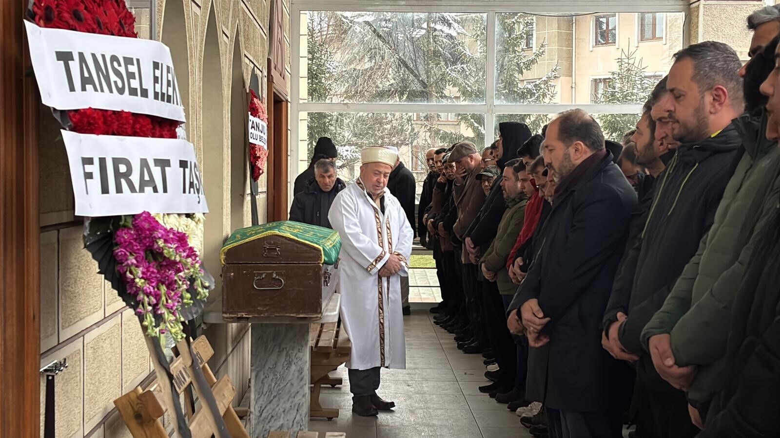 16 Yaşındaki Oğlunun Acısına Dayanamadı! Kalp Krizi Geçirdi Oğlunun Yanına Defnedildi! 66