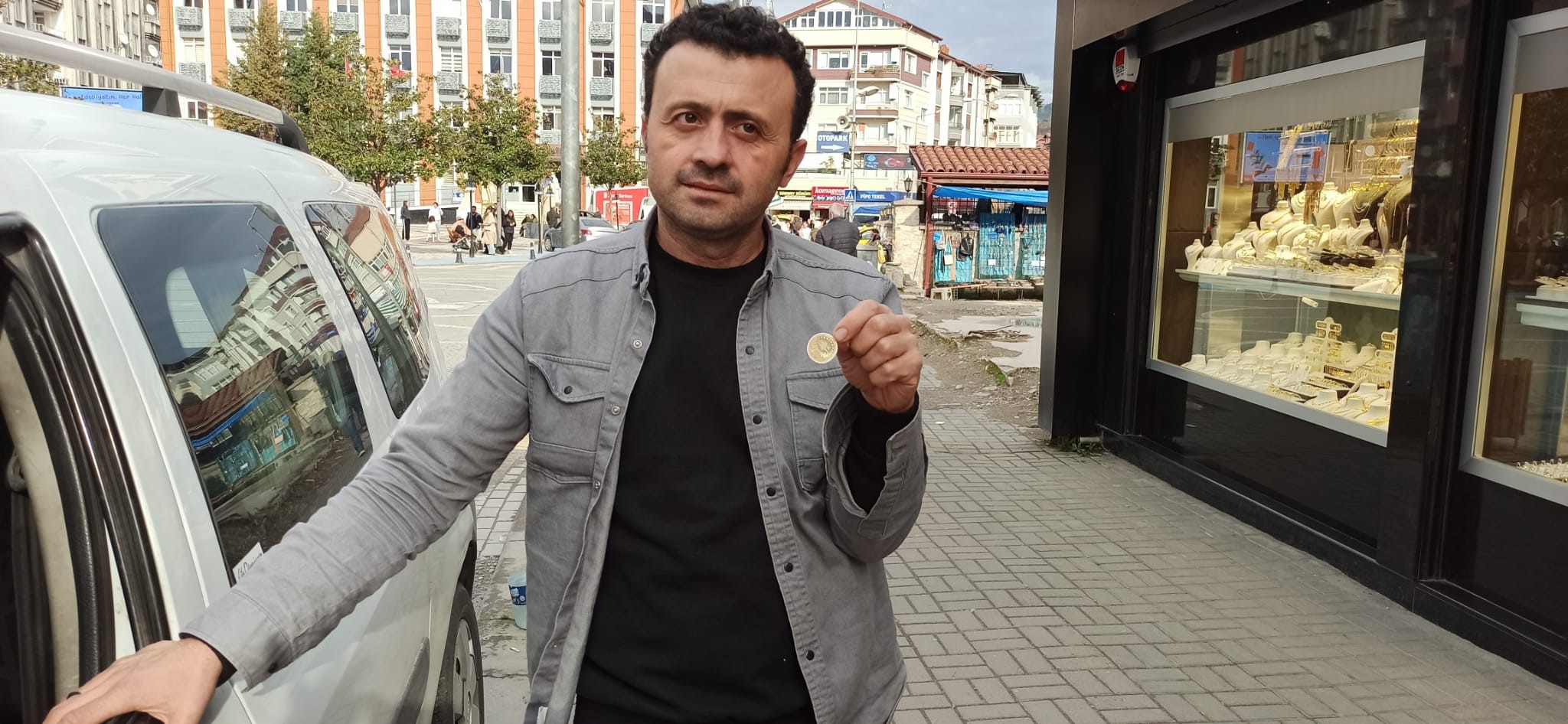 2012 Model Aracını 50 Gram Altına Satışa Çıkardı!5