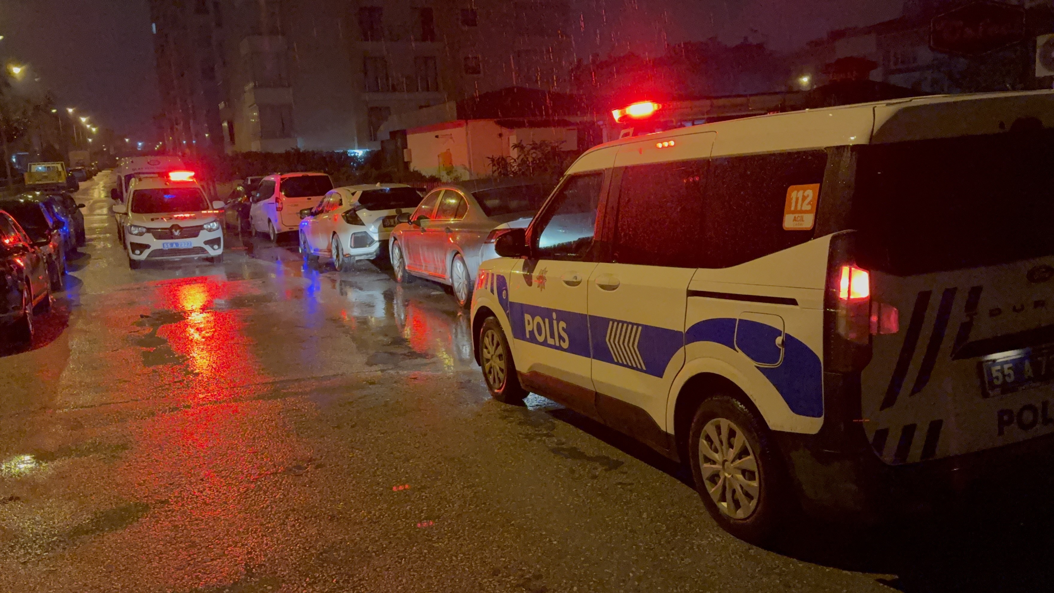 Aile İçi Kavga Kanlı Bitti Ablasını Bıçakladı, Balkondan Atladı2