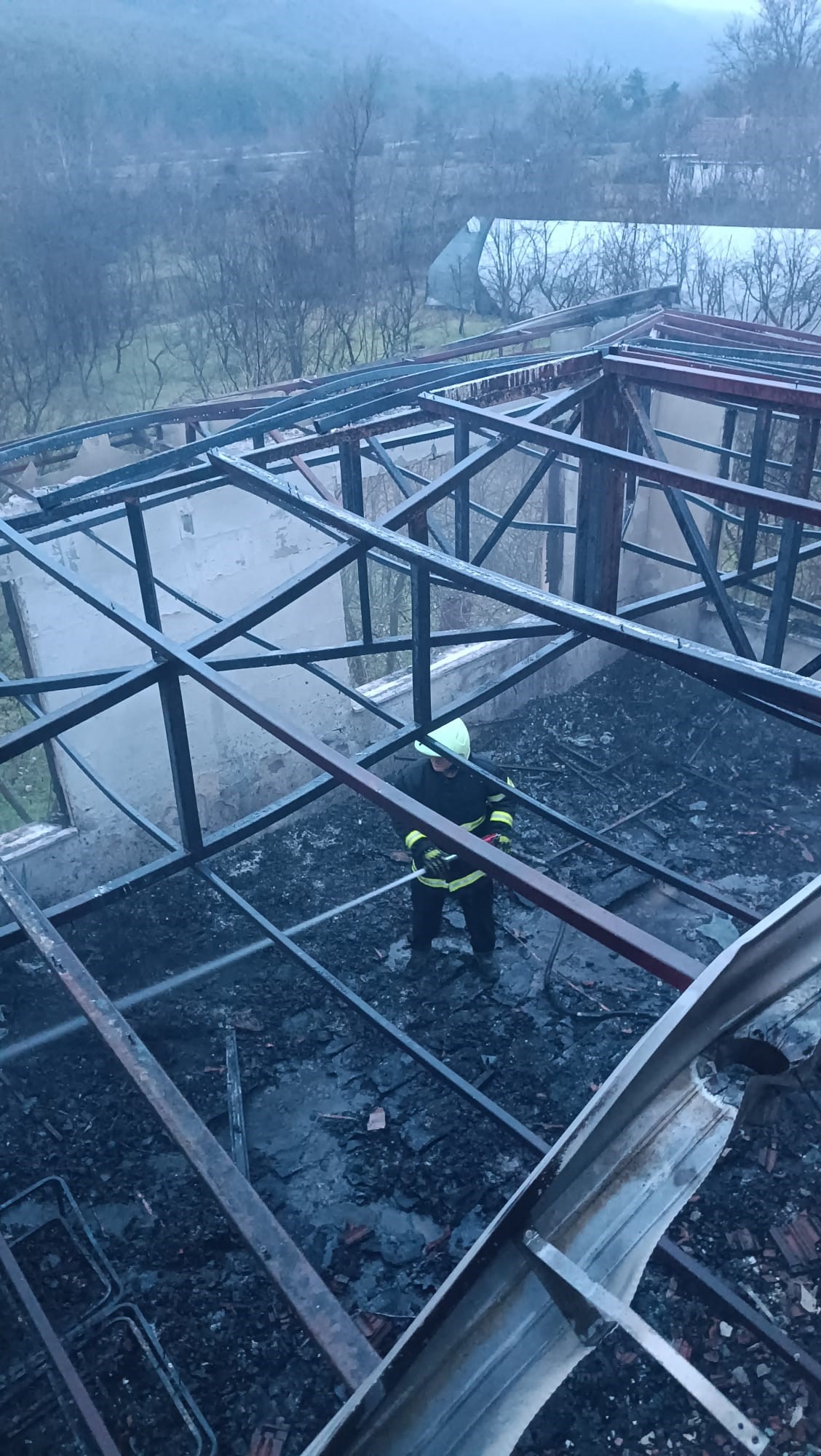 Alevlere Teslim Oldu Gece Saatlerinde 3 Katlı Evde Korkutan Yangın! 12