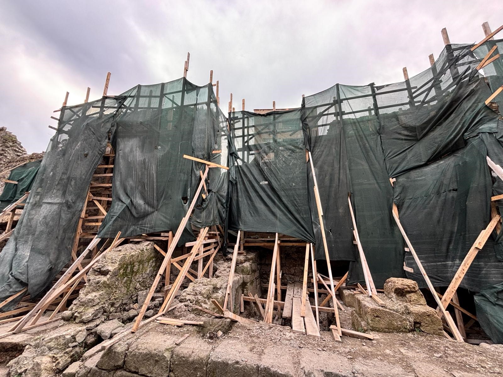 Antik Dönemin Ticaret Kapısı Sekiz Metre Aşağıda Bulundu14