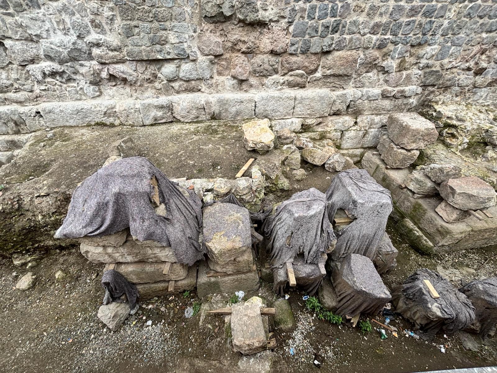 Antik Dönemin Ticaret Kapısı Sekiz Metre Aşağıda Bulundu3