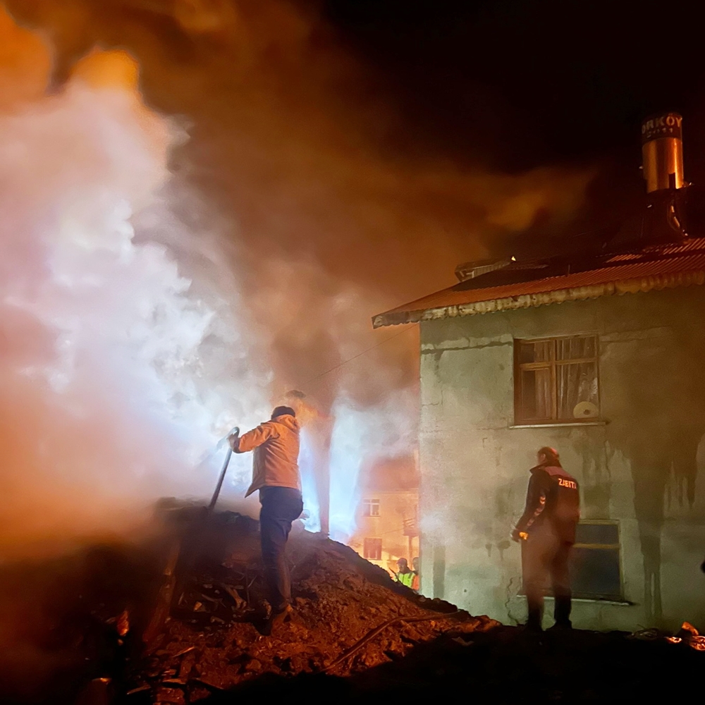 Azdavay Belediyesi Yangın Söndürdü (4)