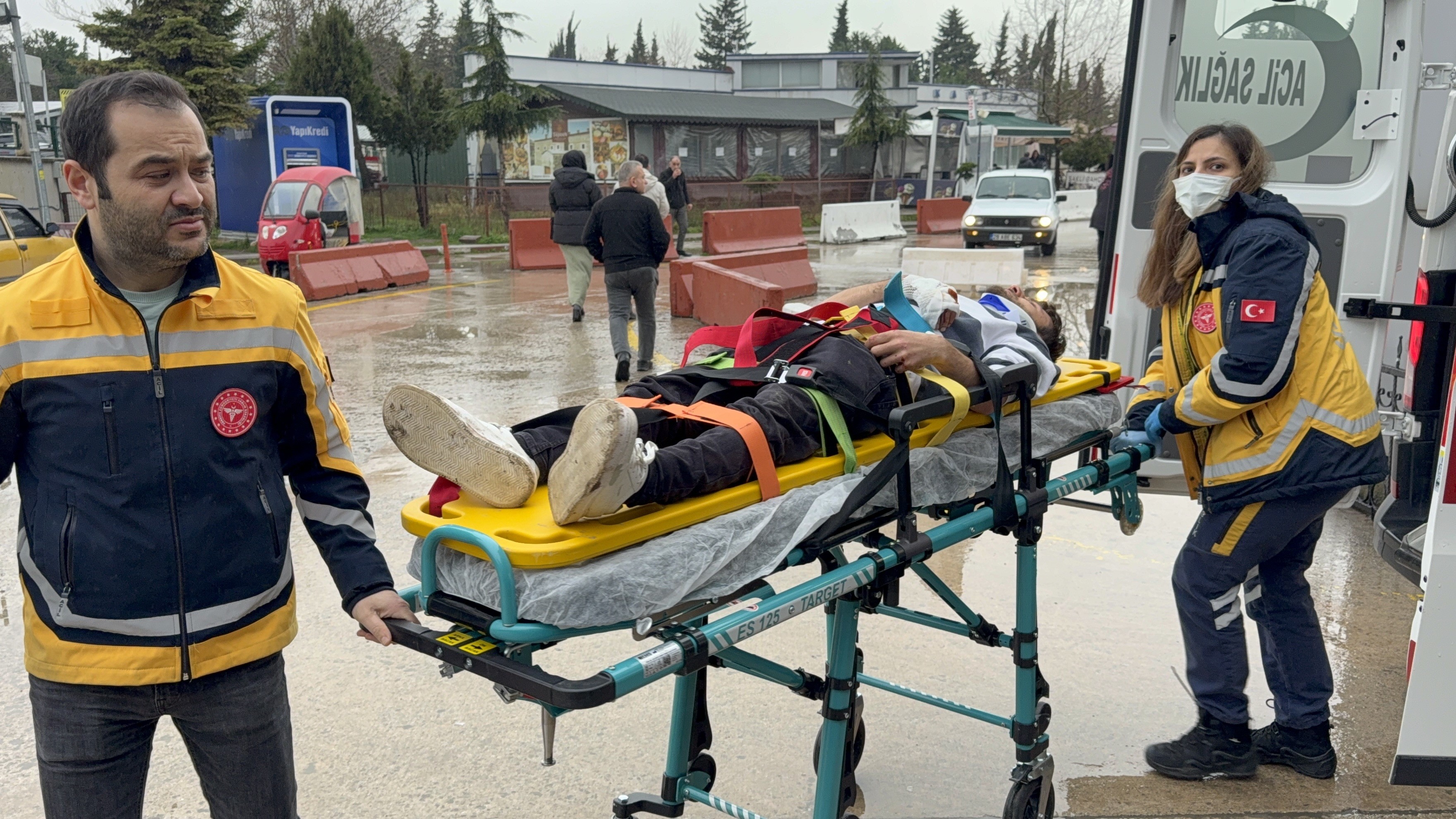 Babasını Ameliyata Götürüyordu Yaptığı Kazada Yaralandı! 88888888888888