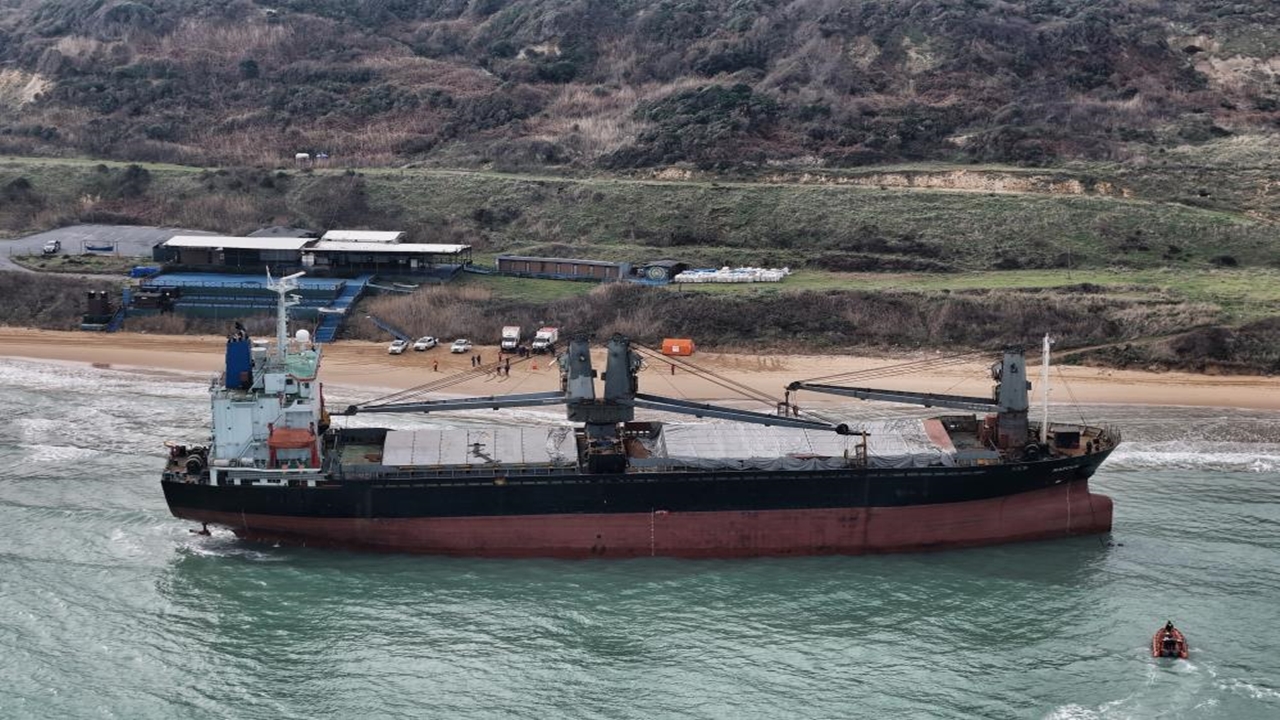 Cide Gemi Sarıyer Karaya Oturdu (1)