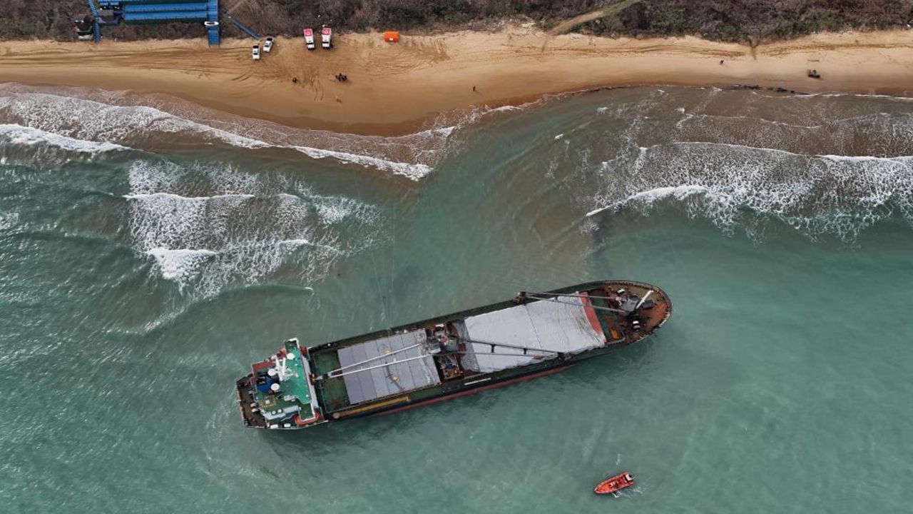 Cide Gemi Sarıyer Karaya Oturdu (3)