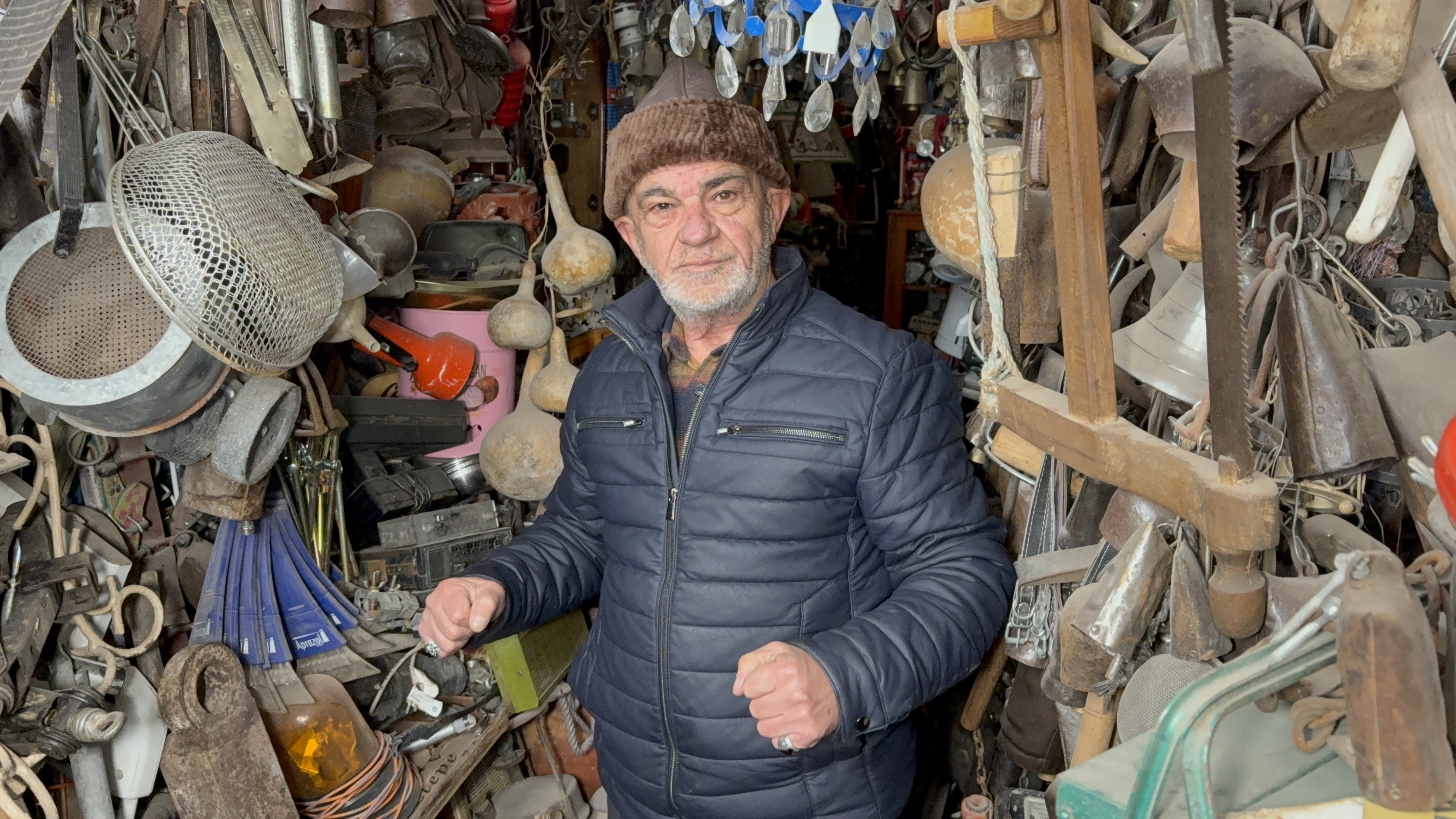 Çocukluk Merakı Zaman Tüneline Dönüştü Bu Dükkânda Saatler Geriye Akıyor