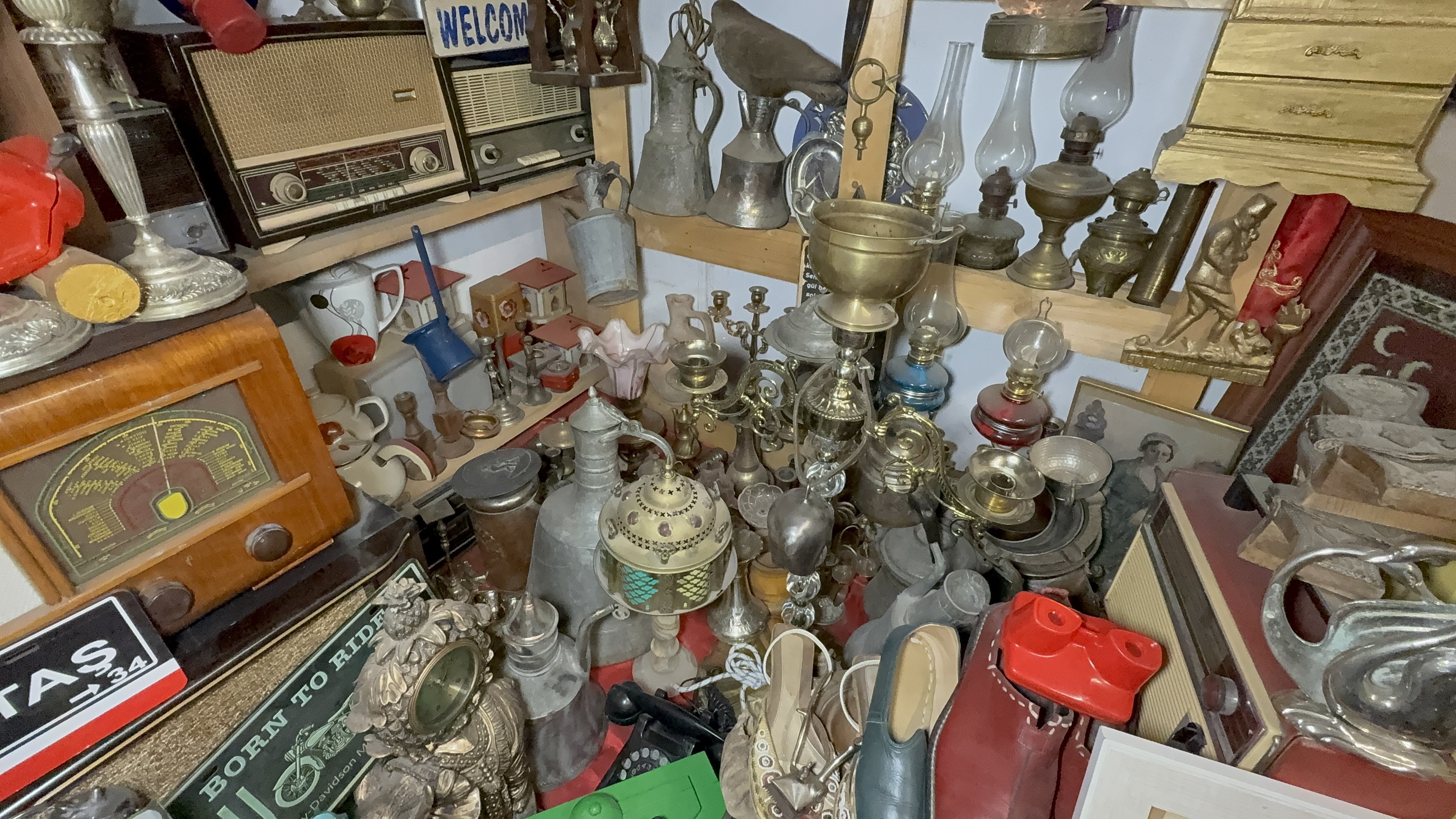 Çocukluk Merakı Zaman Tüneline Dönüştü Bu Dükkânda Saatler Geriye Akıyor2