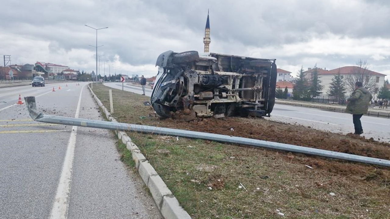 Çorum Kamyon Kaza Direk (1)