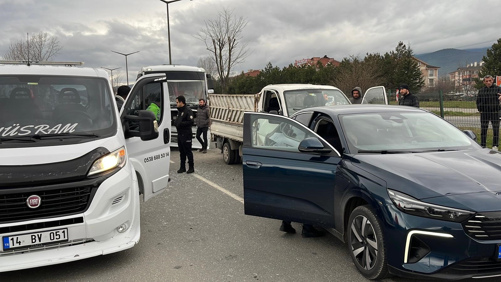 D 100’De Zincirleme Kaza 7 Yaralı, 2 Gözaltı4