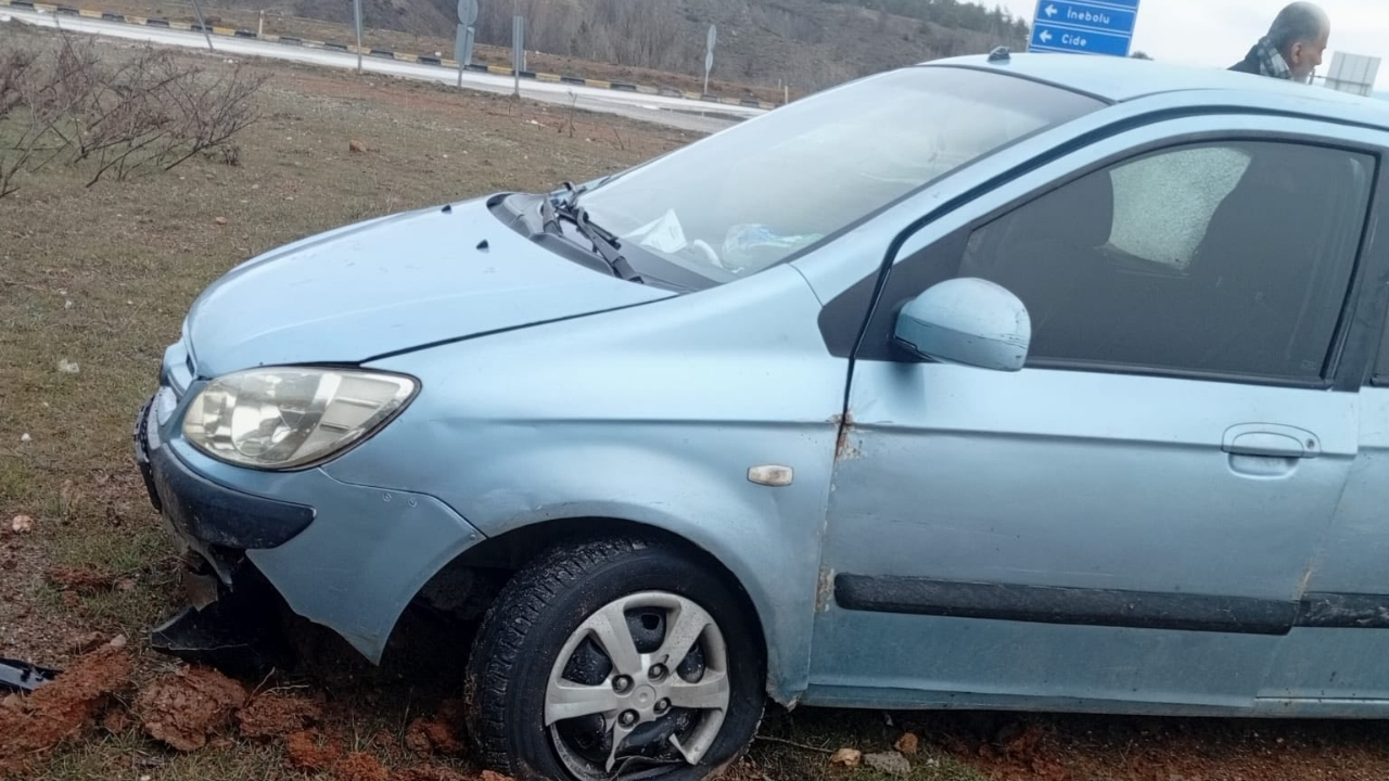 Devrekani Kavşağı’nda Feci Kaza 4 Kişi Yaralandı (4)