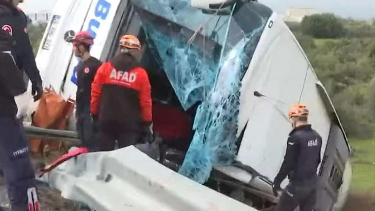 Devrilen Yolcu Otobüsünde Can Pazarı Çok Sayıda Ölü Ve Yaralı Var (2)