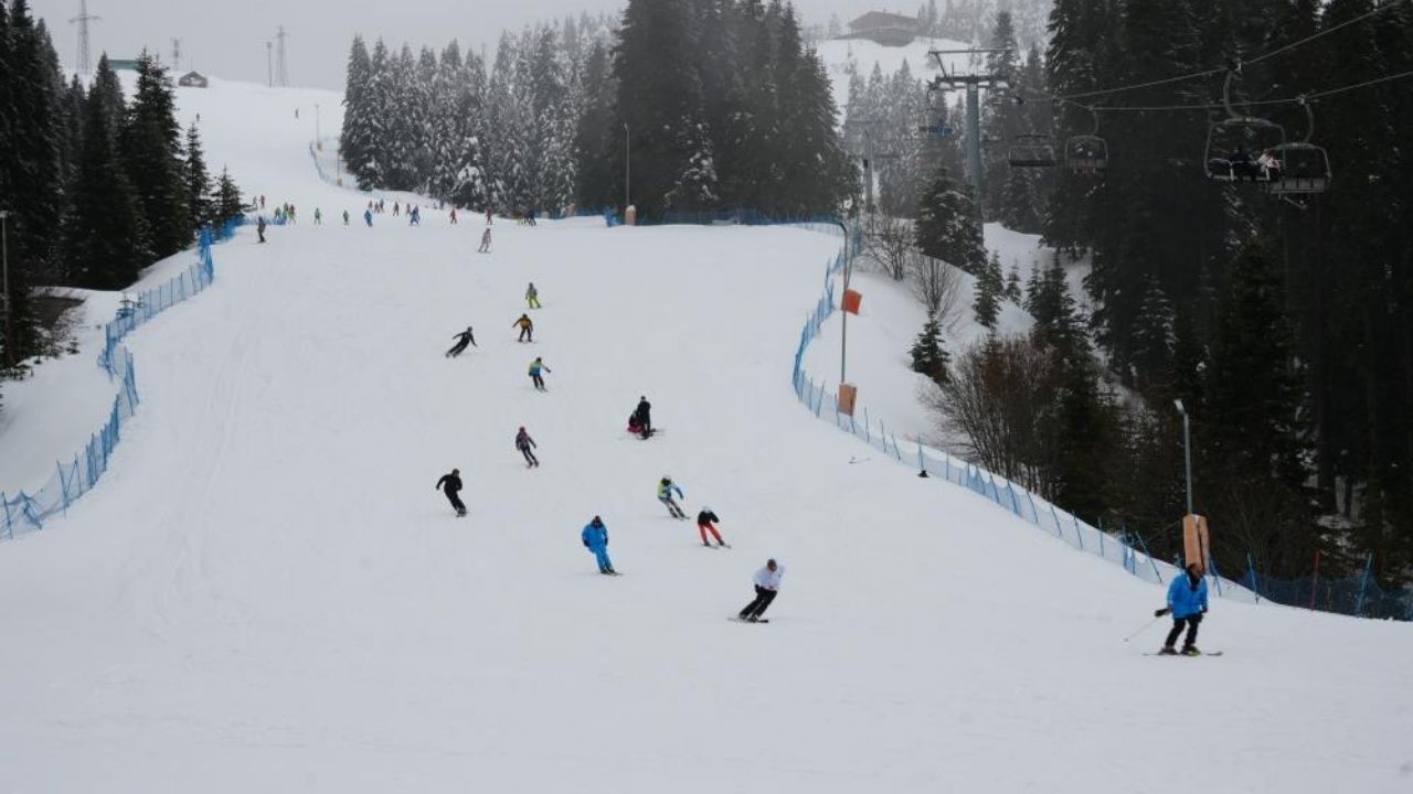 Eğlencenin Adresi Yine Ilgaz Kayakseverler Milli Parka Akın Etti (2)