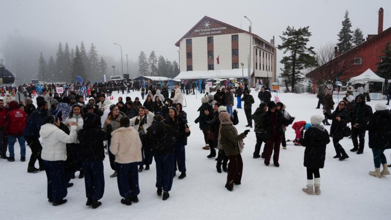 Eğlencenin Adresi Yine Ilgaz Kayakseverler Milli Parka Akın Etti (3)