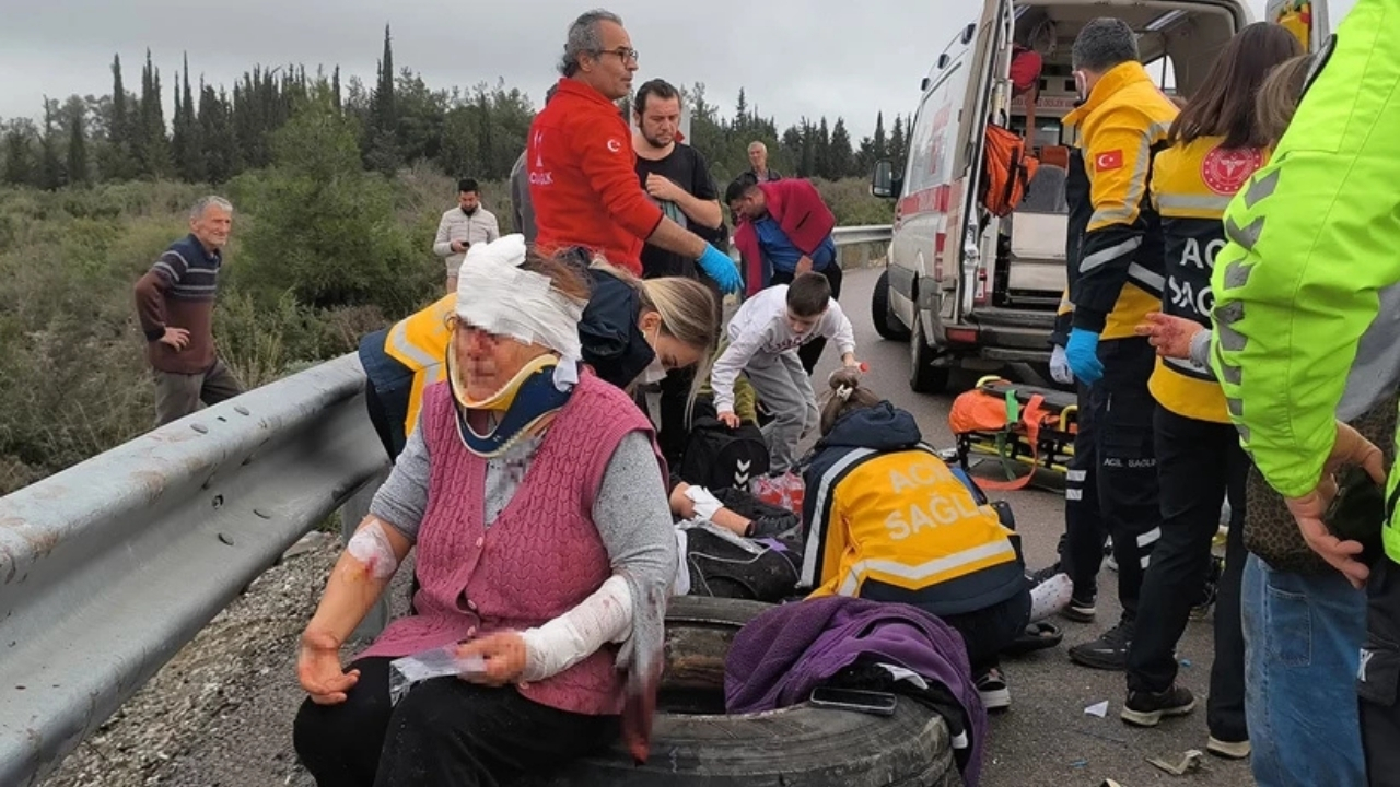 Ekipler Seferber Oldu Feci Otobüs Kazasında 8 Ölü, 26 Yaralı (2)