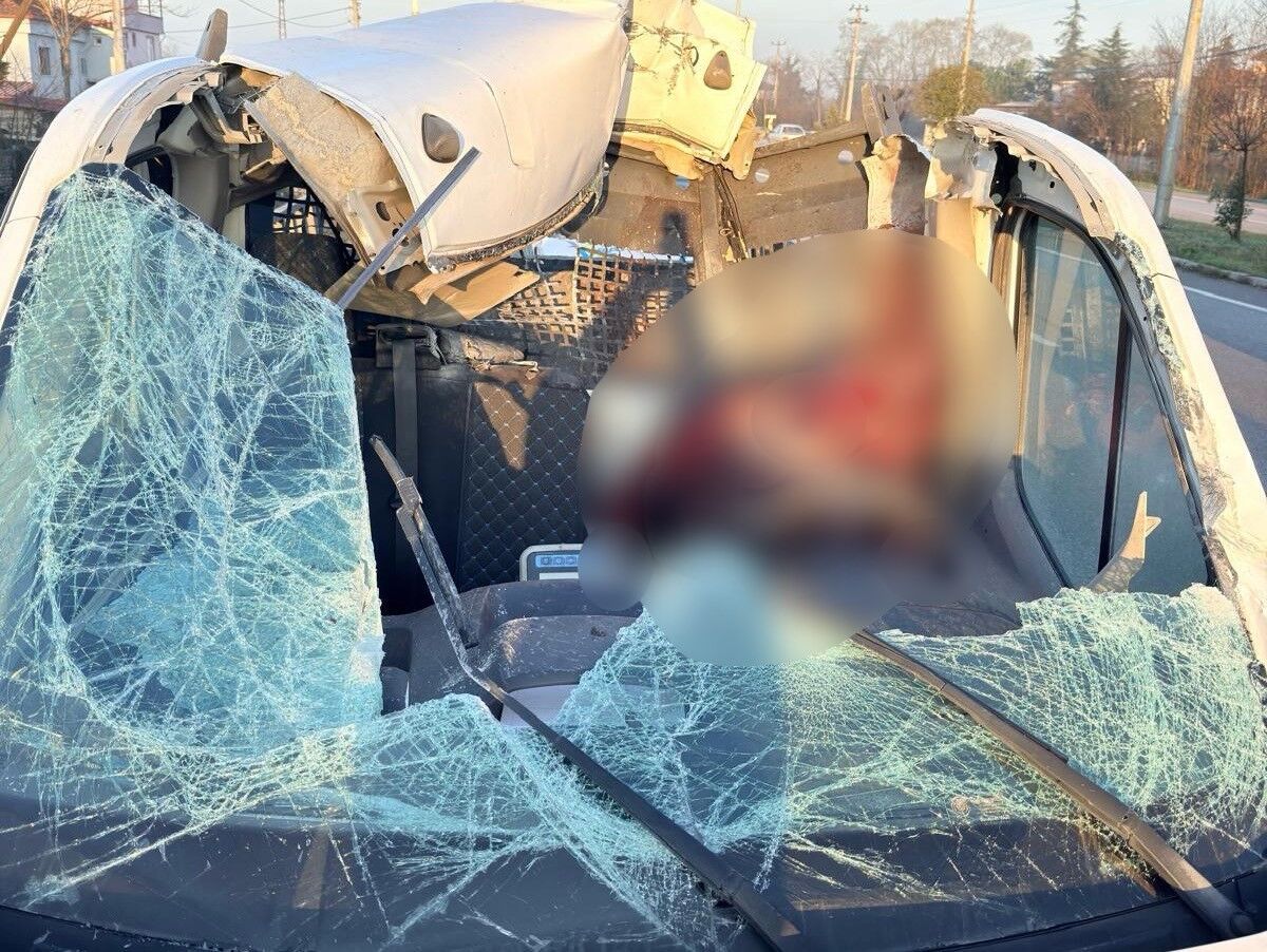 Feci Kaza! Kamyonet, Yüklü Tıra Çarptı 1 Ölü, 1 Yaralı! 8