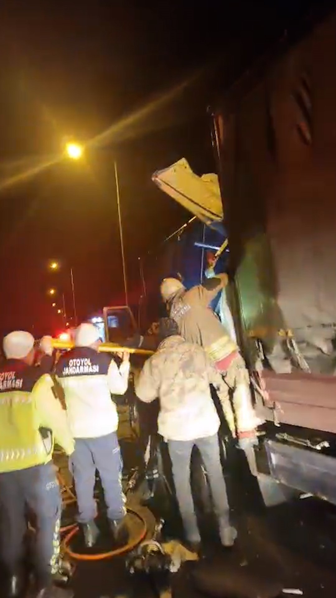 Feci Kaza! Kamyonlar Çarpıştı 1 Ölü, 1 Yaralı! 88888888888888