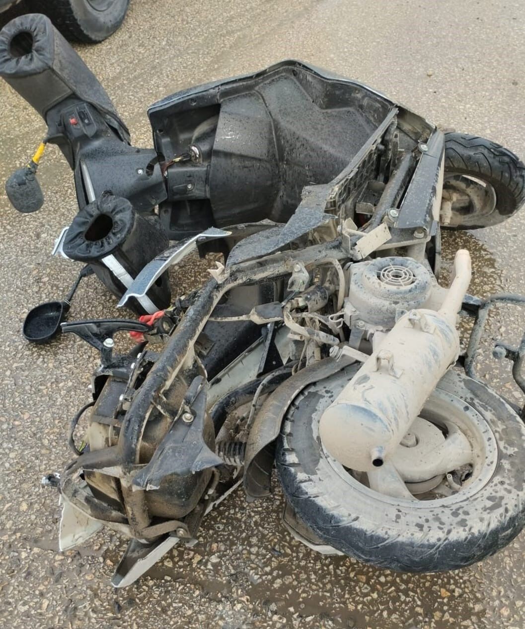 Feci Kaza! Öğrenci Servisi Ile Motokurye Çarpıştı Hastanede Hayatını Kaybetti! 24