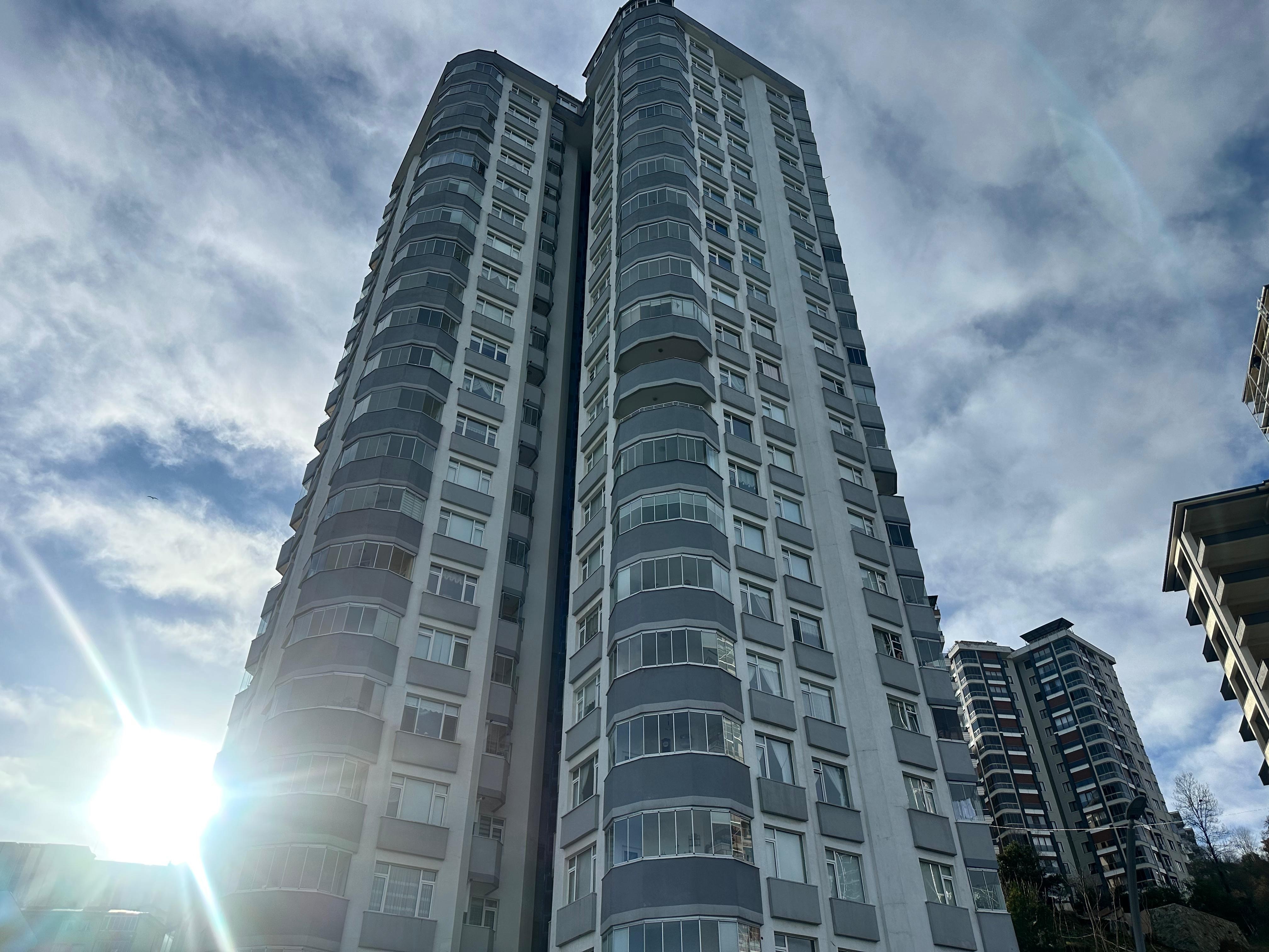 Feci Olay Binanın 10. Katından Düşen Akademisyen Hayatını Kaybetti 8888888888888888888888888888888888888