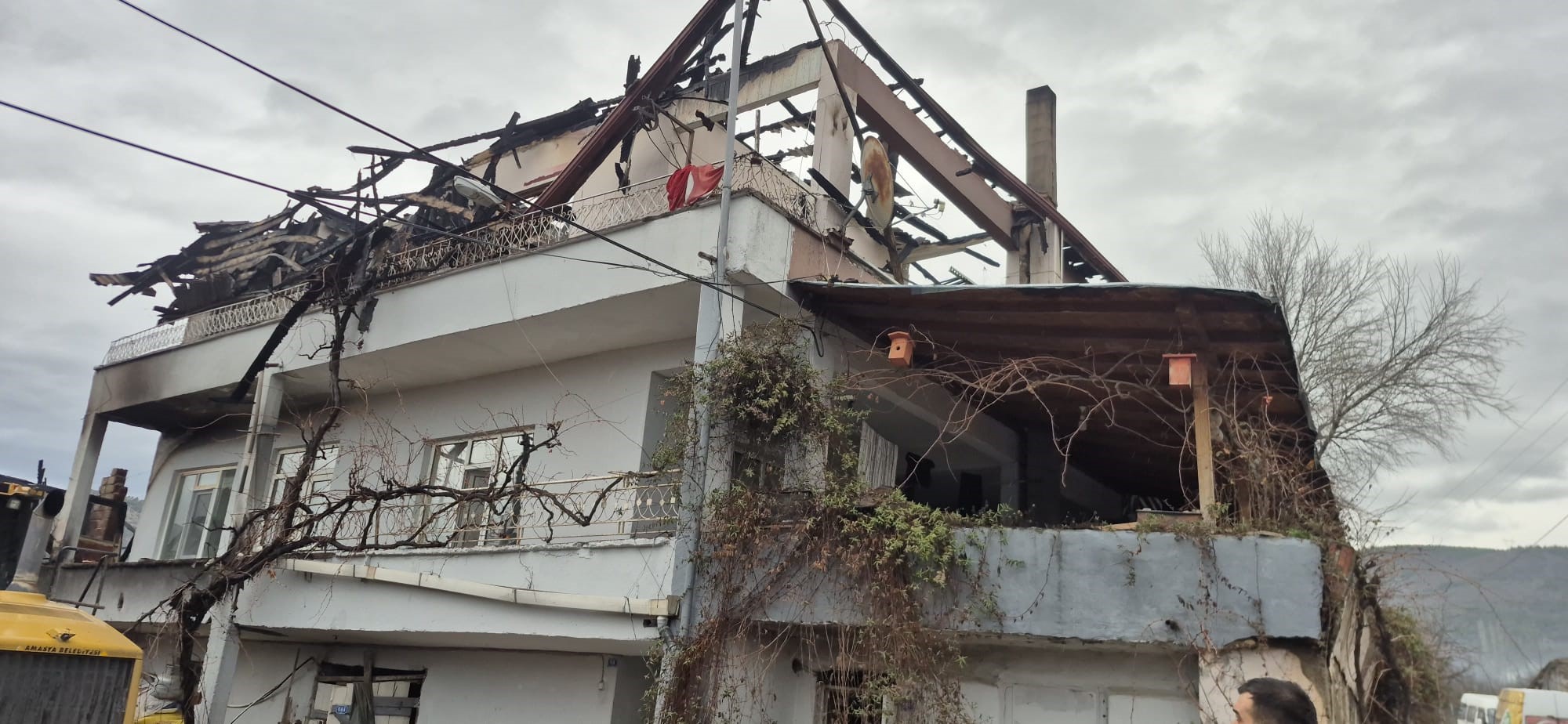 Feci Yangında Ahır Kül Oldu 1 Hayvan Telef Oldu 12