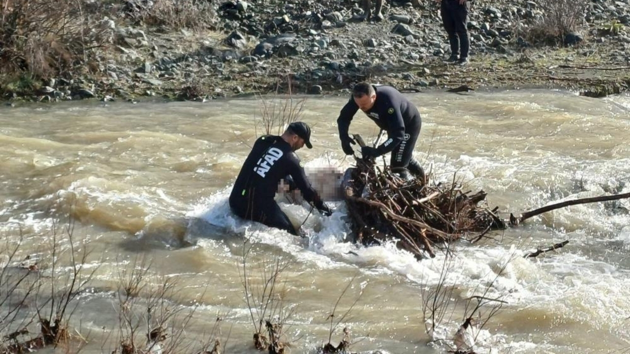 Günlerdir Aranıyordu, Dere Yatağında Cansız Bedeni Bulundu (3)