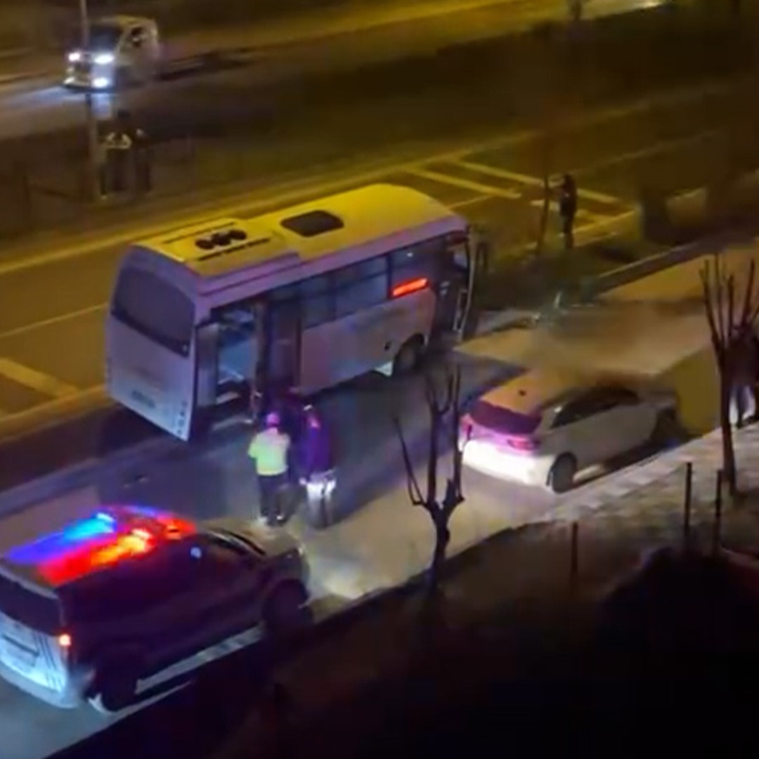 Halk Otobüsü Kontrolden Çıktı Ağaca Çarparak Durabildi! 26