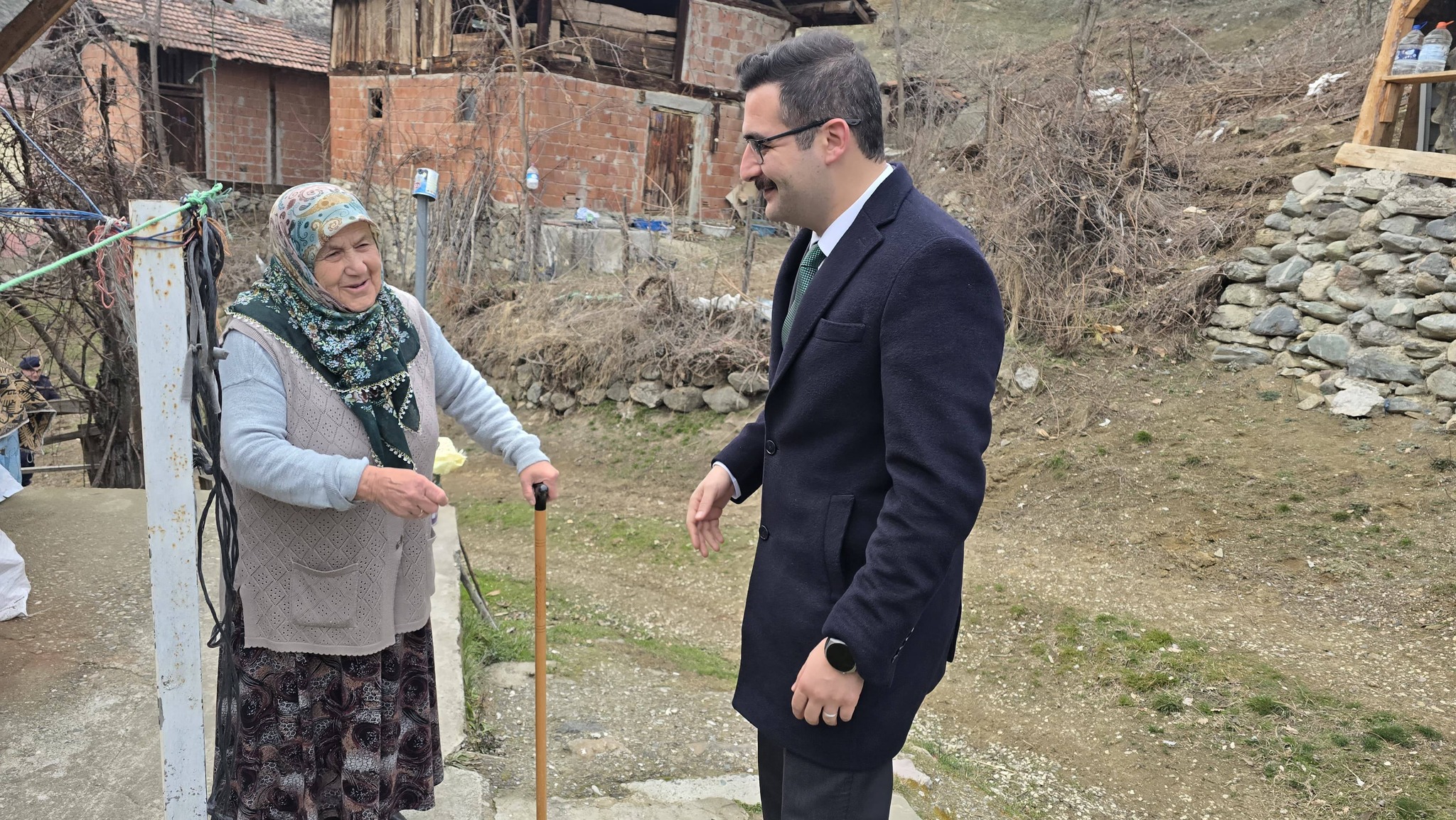Hanönü'nün Köyünde Vatandaşlarla Ilgilendi Talep Ve Ihtiyaçlarını Dinledi 88888888888888