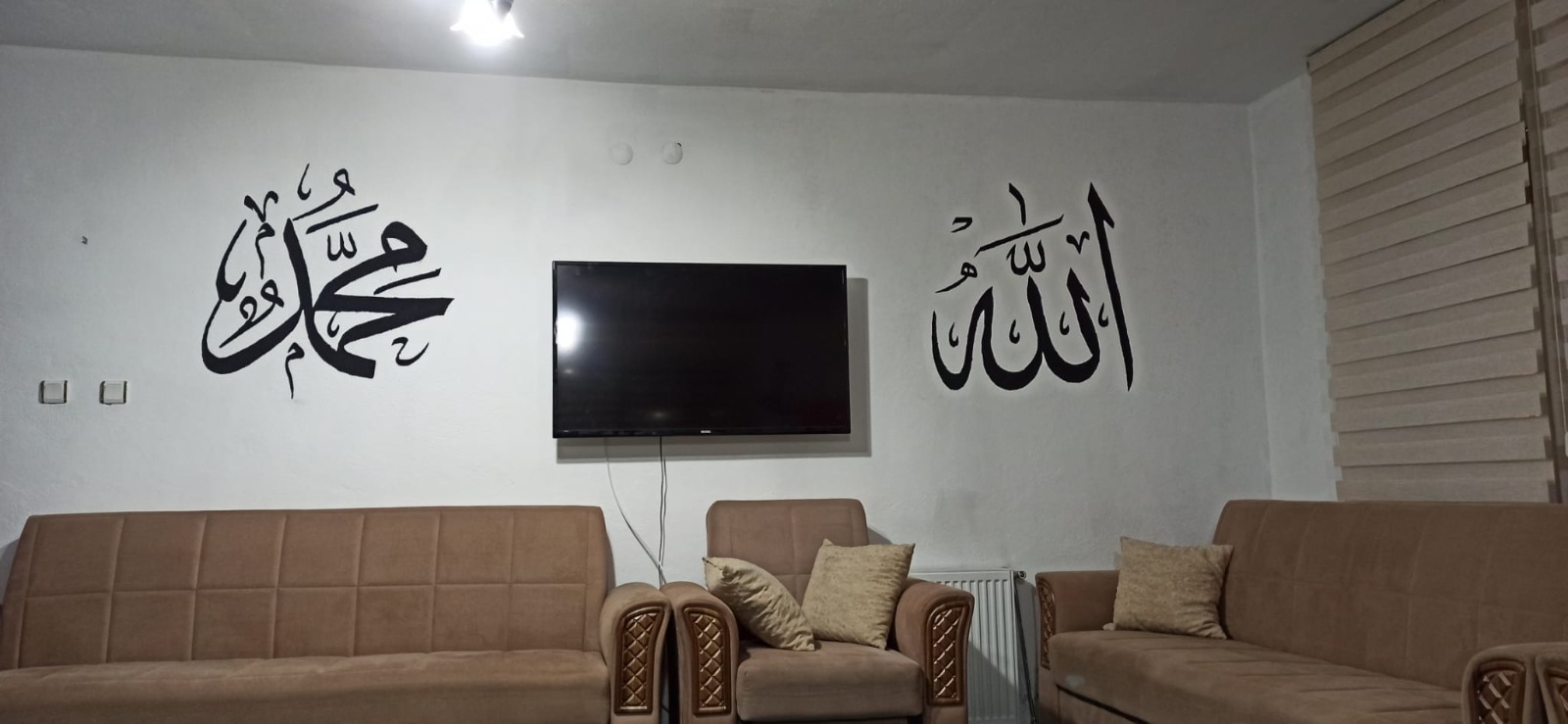 İmam, Gençlik Merkezinin Duvarlarını Hat Sanatıyla Yeniledi2