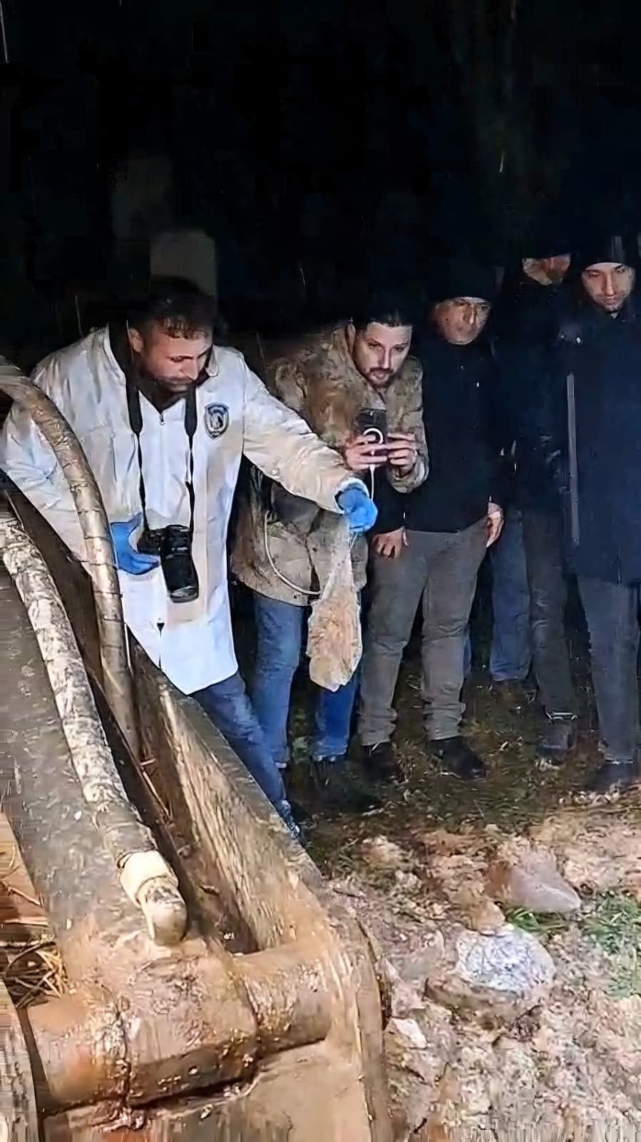 İzinsiz Kazılan Mezar Polisi Alarma Geçirdi Gizemli Paket Çıktı1