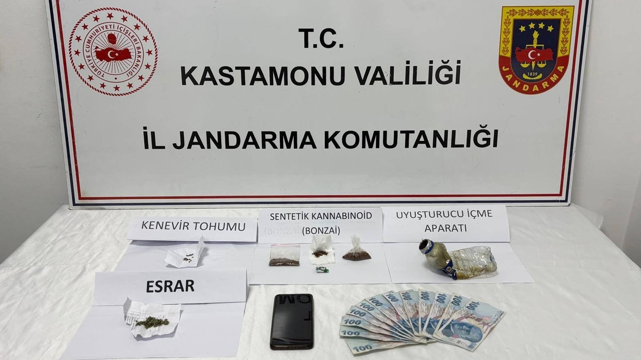 Jandarma Operasyon Uyuşturucu Para Telefon (2)