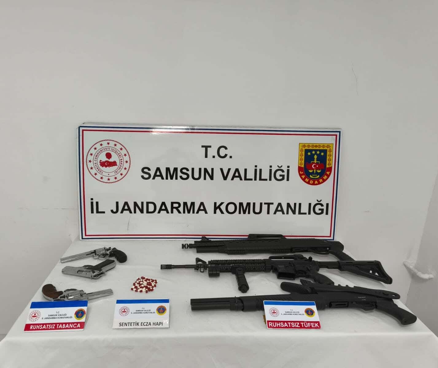 Jandarmadan Baskın! Ruhsatsız Silahlar Ele Geçirildi 1 Şahıs Hakkında Işlem Başlatıldı! 88888888888888888888888888888888888888888888888888