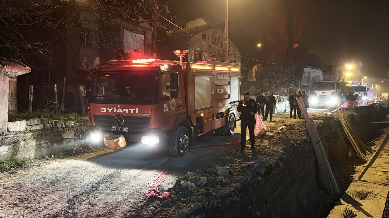 Karabük Ahşap Ev Yangını Mahsur Kaldı (4)