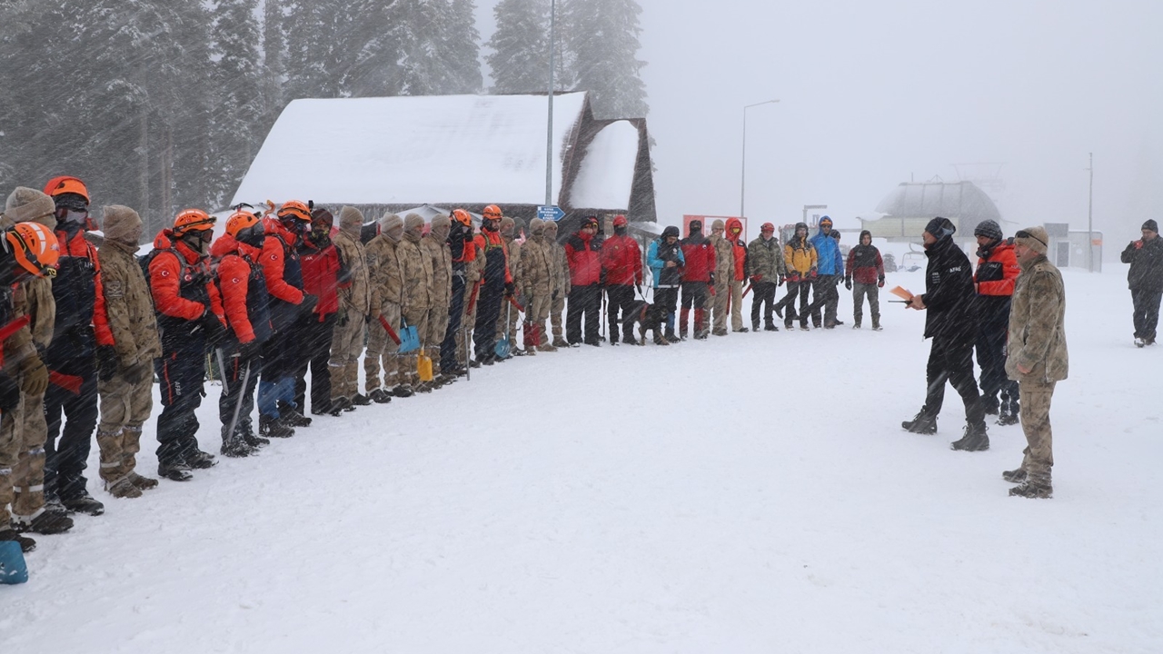 Kastamonu Ilgaz Heyelan Arama Kurtarma (1)
