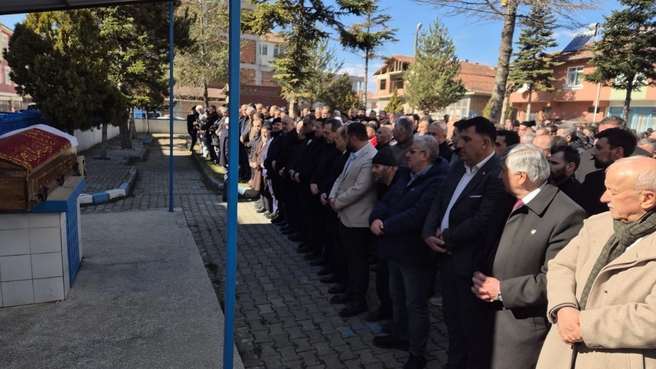 Kastamonu Milletvekili Uluay’ın Babaannesi Son Yolculuğuna Uğurlandı (2)