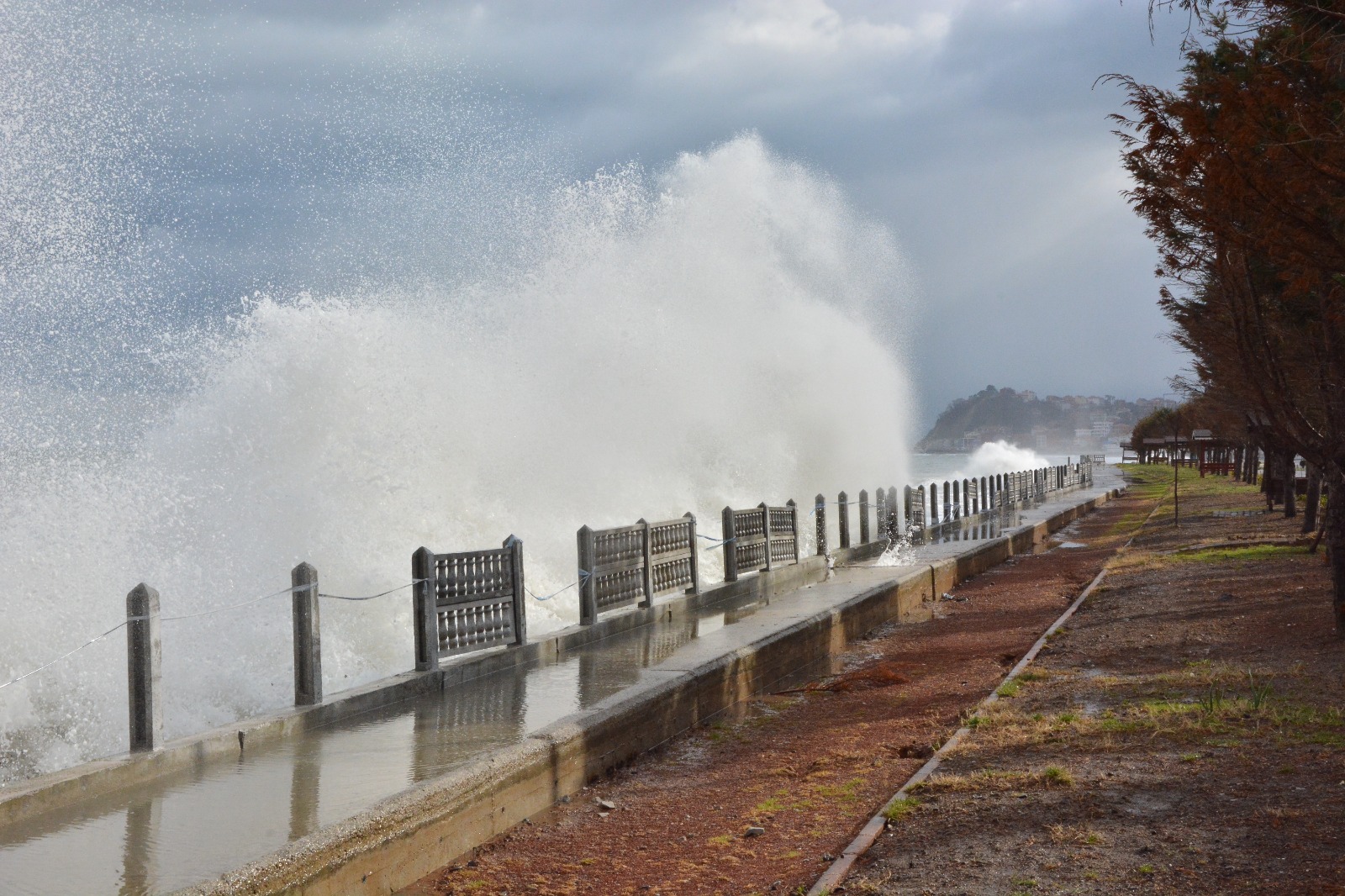 Kastamonu Sahilinde Fırtına Sahilde Hasara Yol Açtı 5 Metrelik Dalgalar Caddeye Taştı! 17