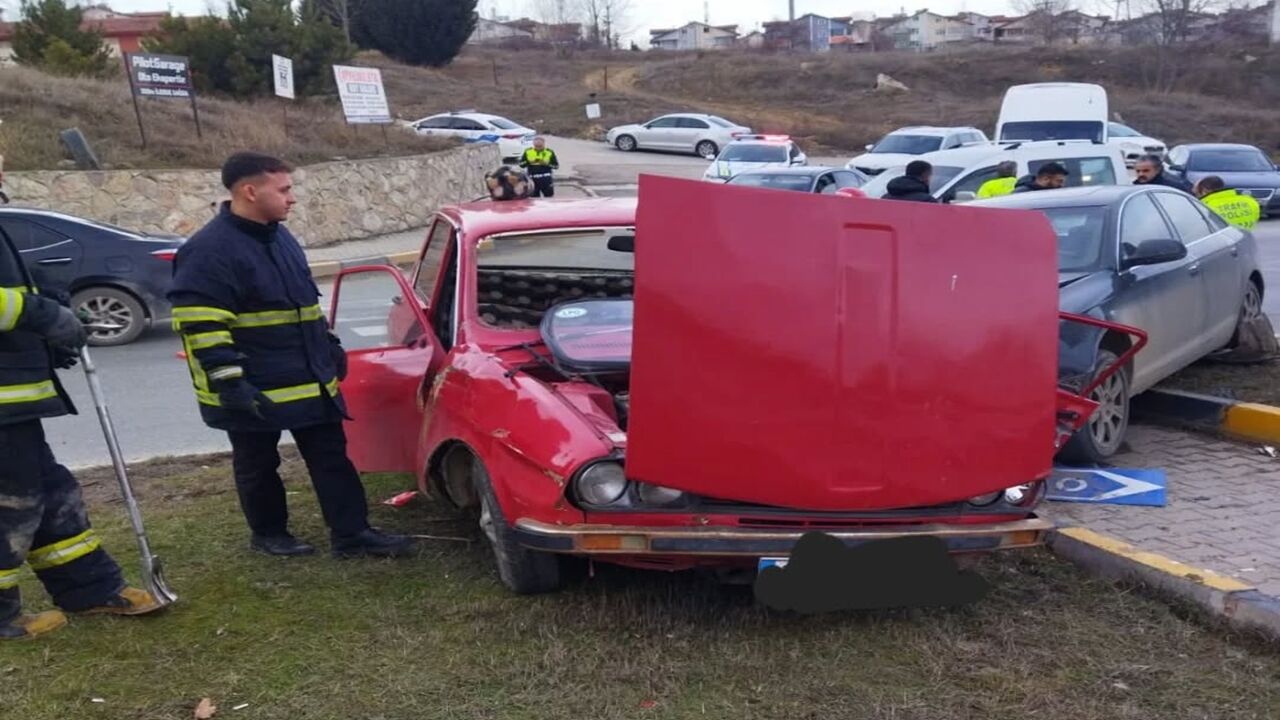 Kastamonu Trafik Kazası Yaralı Var 1 Kirişi (1)