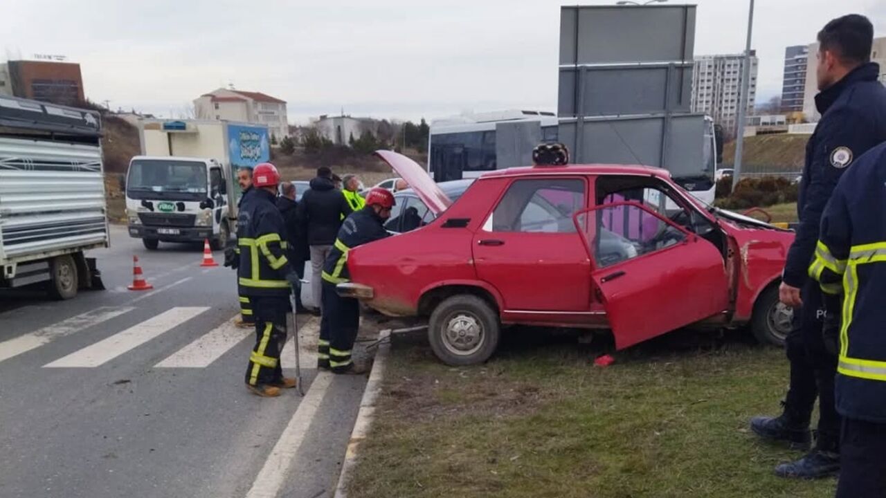 Kastamonu Trafik Kazası Yaralı Var 1 Kirişi (2)